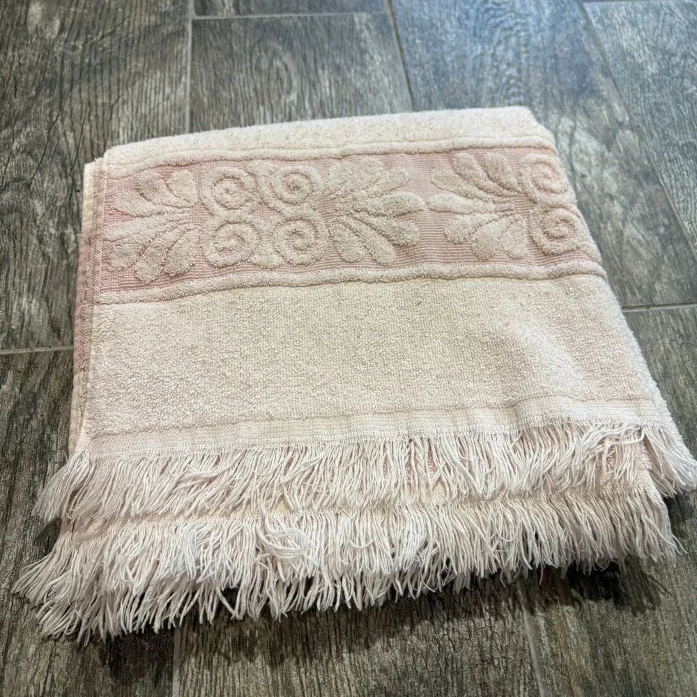 Vintage Cannon Monticello Bath Towel Sculpted Fringe Peach Pink USA 21 x 41